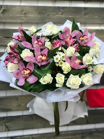 Букет цветов из: Розы и Хризантемы в Хабаровске