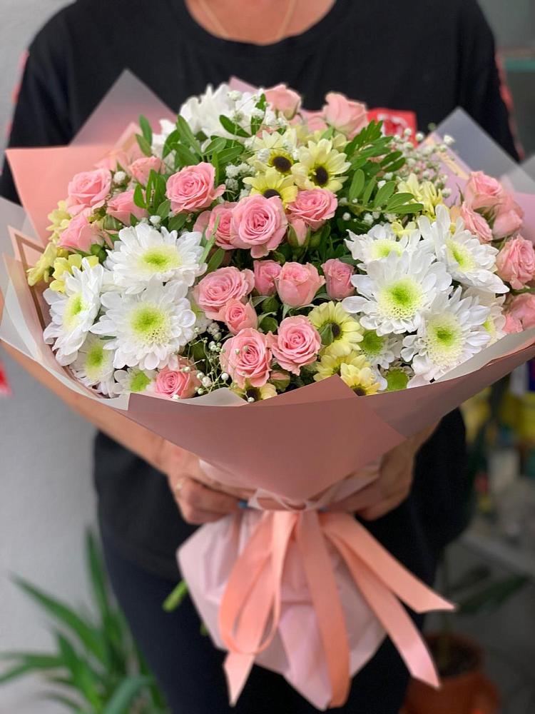 Букет цветов из: Розы и Хризантемы в Хабаровске