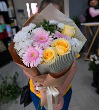 Букет цветов из:  Герберы, Розы и Хризантемы в Хабаровске