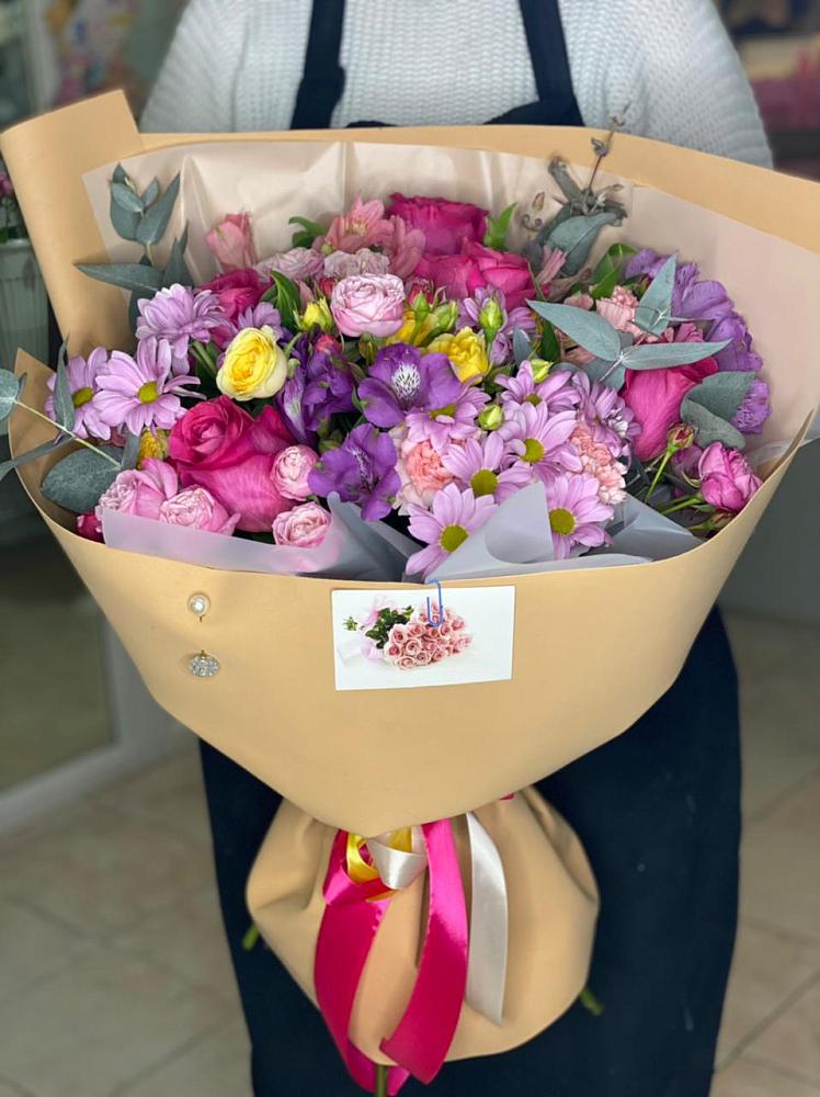 Букет вдохновленный любовью в Хабаровске Букет цветов из: Хризантемы, Гвоздики и Альстромерии в Хабаровске