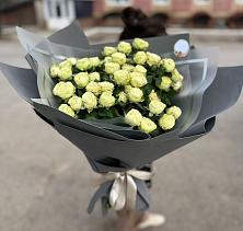 Букет Белые кустовые розы Солинеро в Хабаровске
