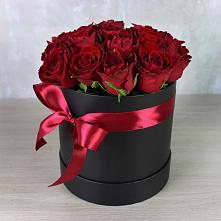 Цветочная композиция из Розы в шляпной коробке в Хабаровске