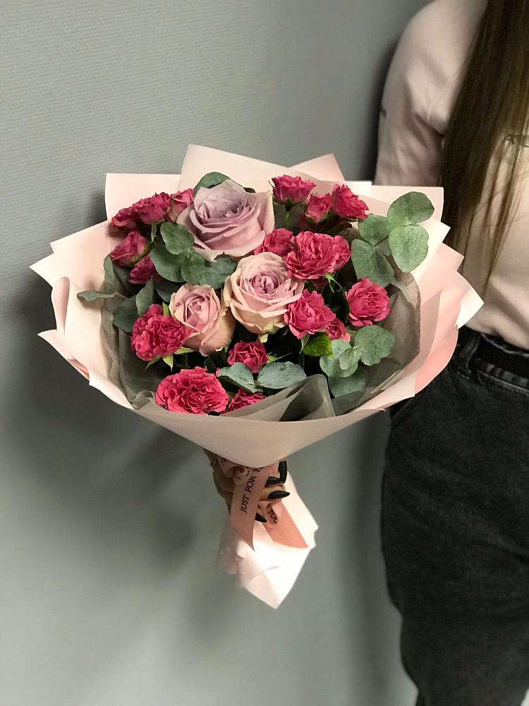 Букет восхищение в Хабаровске Букет цветов из: Гвоздики и Розы в Хабаровске