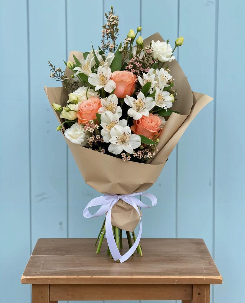 Букет цветов из: Альстромерии, Лизиантусы, Розы и Хризантемы в Хабаровске